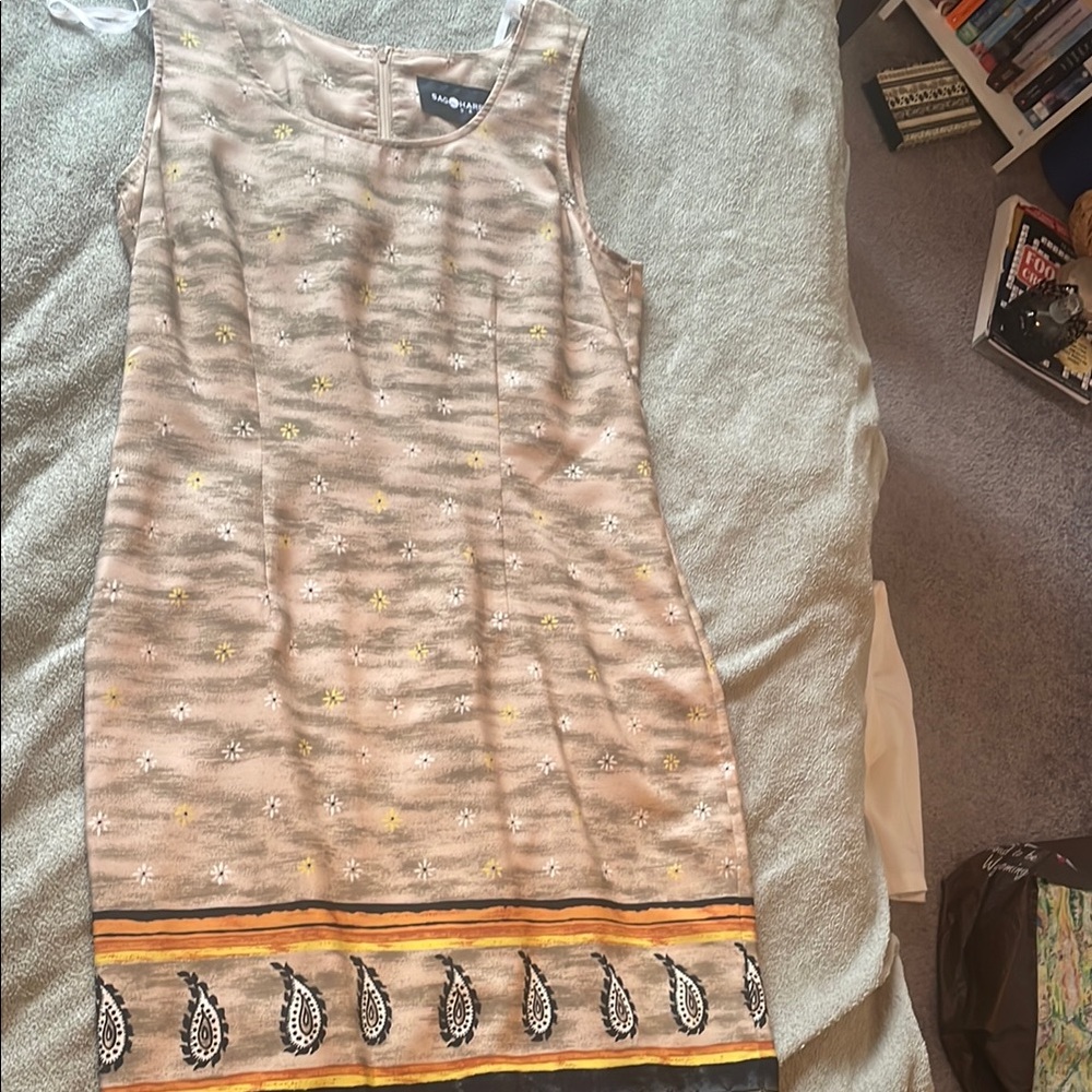 Women's size 8 Sleeveless Dress with Paisley Hem